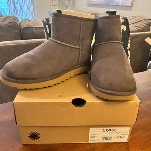 Classic Mini II UGG Boots